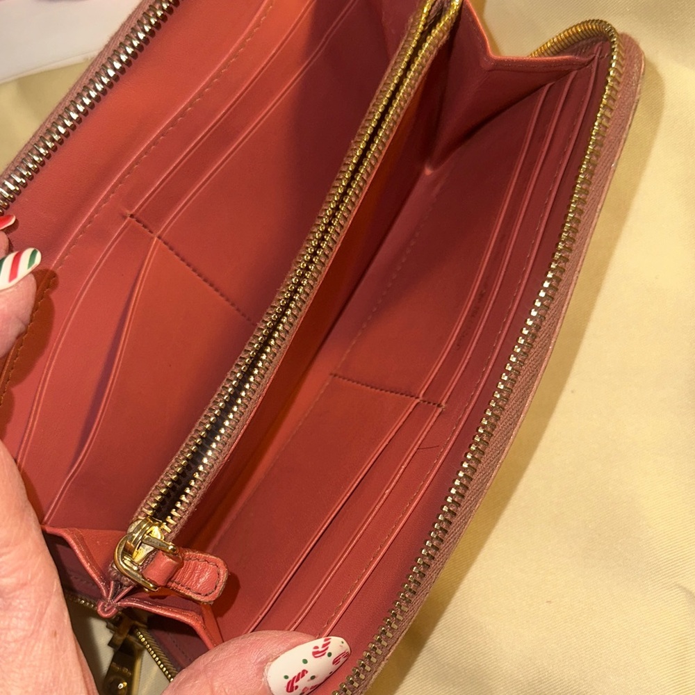 Miu Miu Coral Croc-Embossed Wallet - Picture 6 of 12